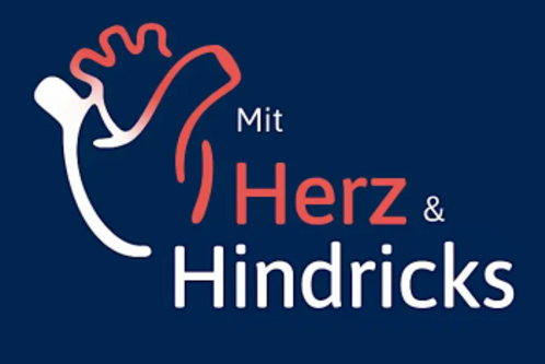 Das Bild zeigt eine stilisierte Hand und ein Herz, neben dem Text "Mit Herz & Hindricks". Die Kombination vermittelt eine Botschaft von Engagement und Unterstützung, möglicherweise in sozialen oder gemeinschaftlichen Kontexten. Die Farben sind überwiegend dunkelblau mit roten und weißen Elementen.