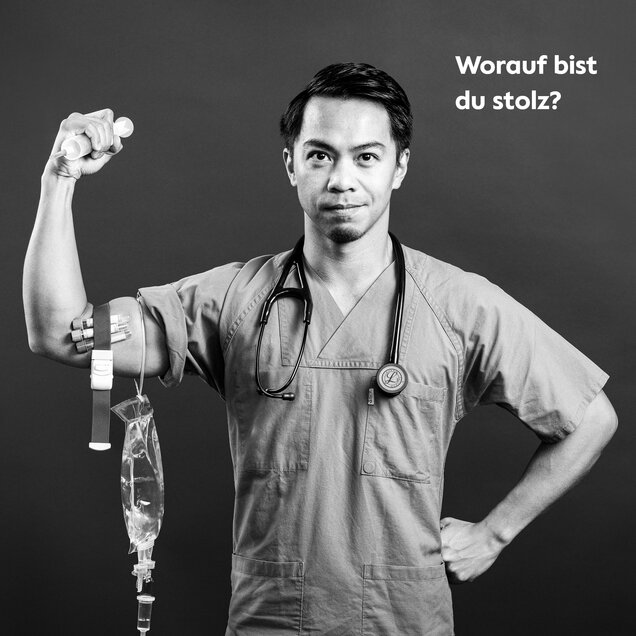 Portrait von Pflegefachkraft Bryan Robles mit Überschrift "Was macht dich stolz?"